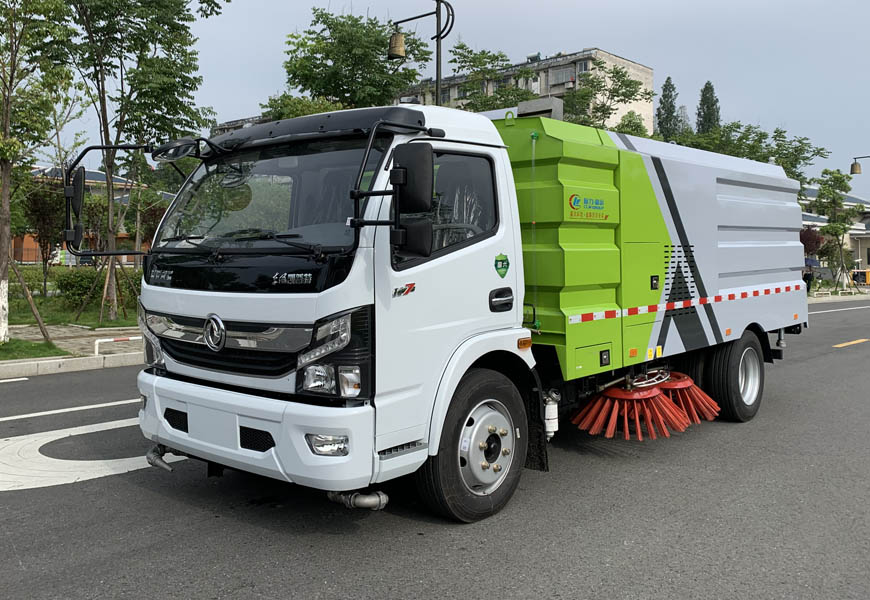 東風(fēng)8噸掃路車 水2方/塵6方