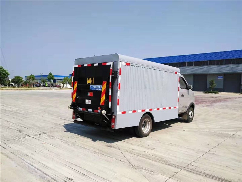 桶裝垃圾運輸車-電動分類垃圾車