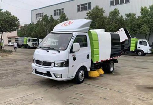 東風(fēng)3噸掃路車 水0.7方/塵1.8方