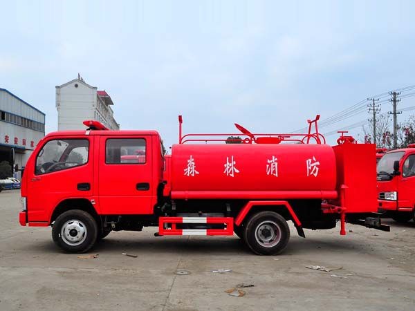 東風(fēng)雙排座消防灑水車