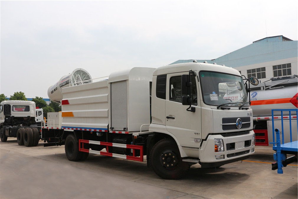 9-12方東風(fēng)天錦多功能抑塵車