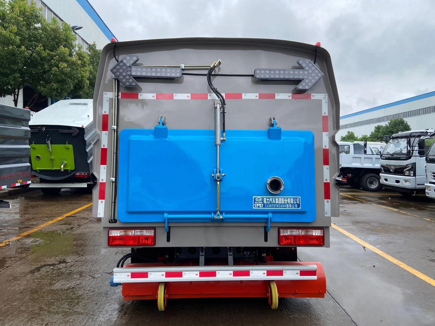 東風(fēng)5噸吸塵車  水1方塵4方