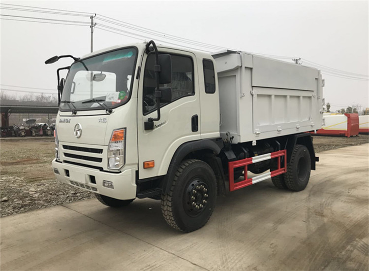 6方大運(yùn)對接垃圾車