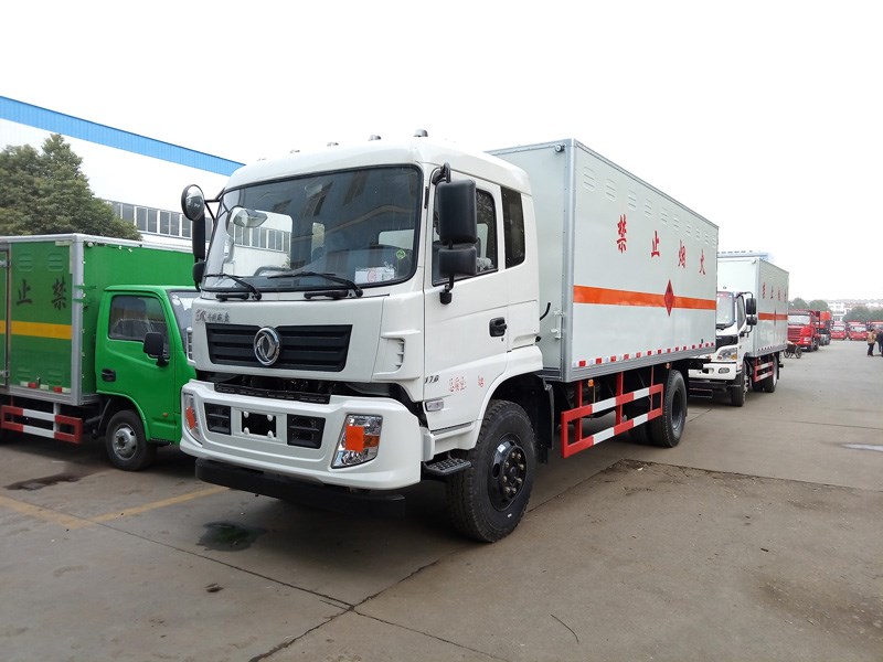 東風(fēng)6米1（9噸）爆破器材車(chē)