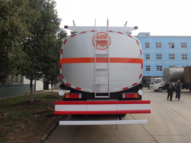 東風(fēng)天龍25噸油罐車