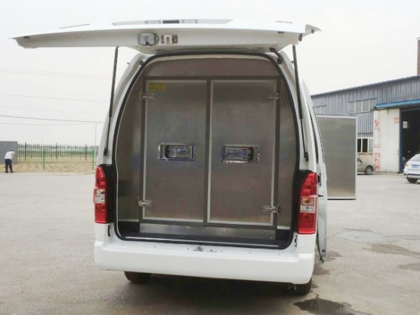 金杯海獅面包冷藏車