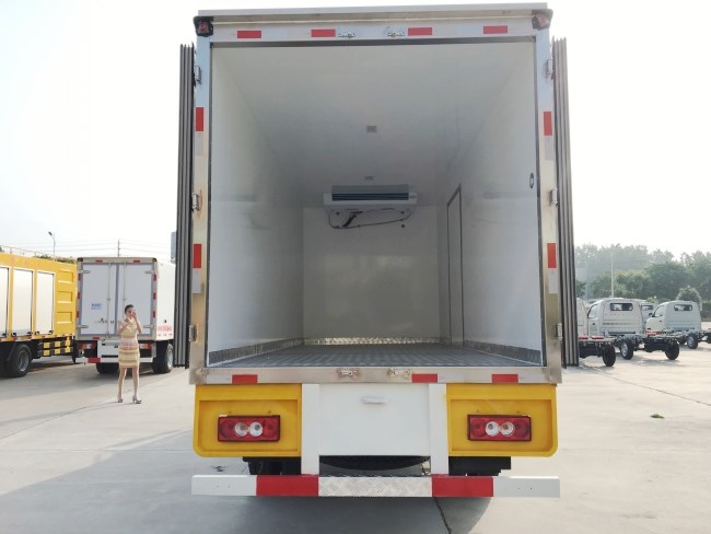 (廂長(zhǎng)5.6米)福田歐馬可一排半