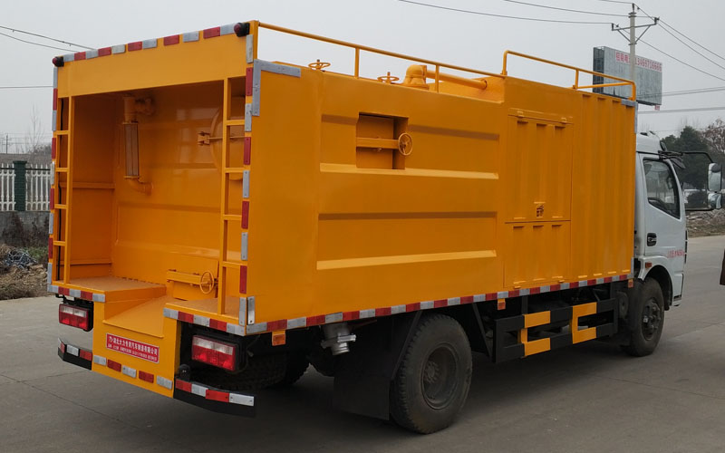 國五黃牌污水處理車（東風(fēng)大多利卡）