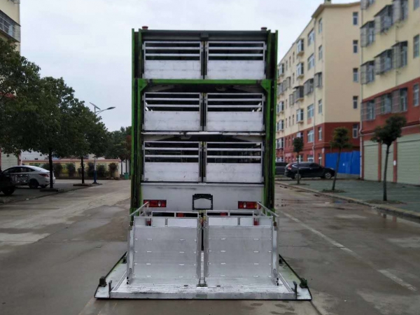 東風(fēng)天錦單橋6.8米全鋁合金豬苗運輸車