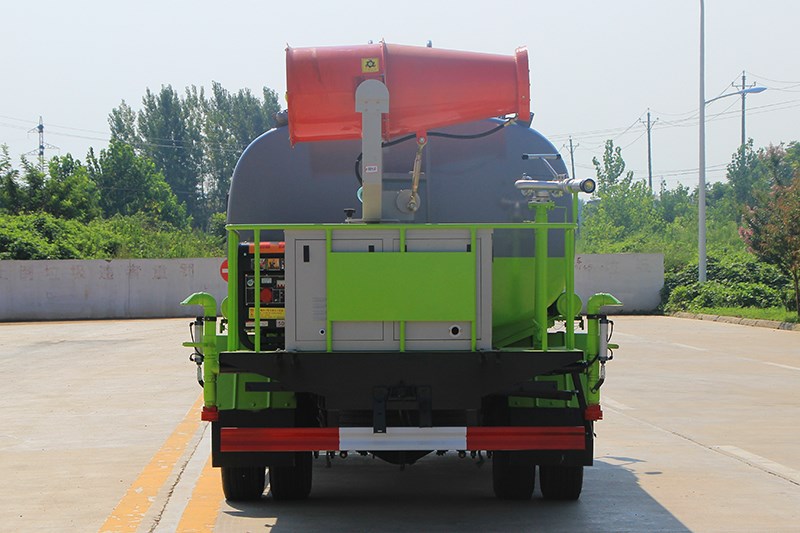 國(guó)六大多利卡 9噸 噴霧車