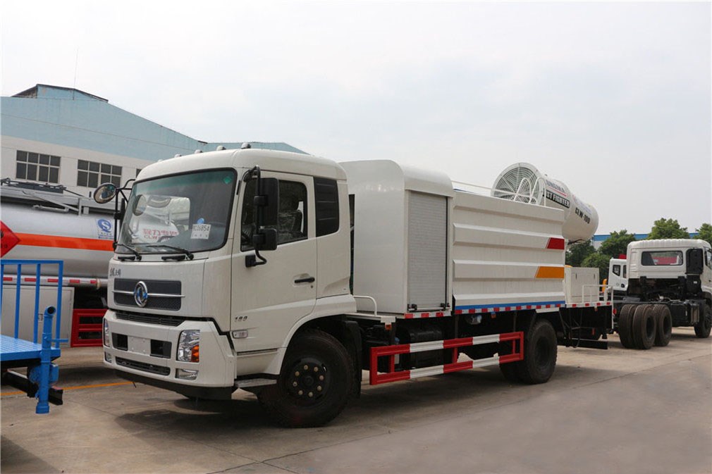 東風(fēng)天錦多功能抑塵車