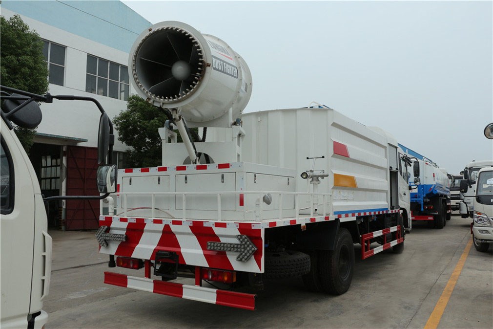 東風(fēng)天錦多功能抑塵車