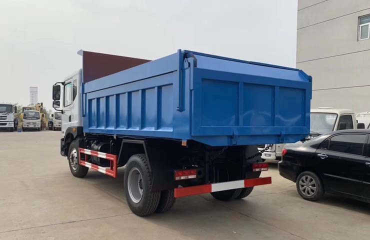 東風(fēng)D9多利卡12-14立方密封自卸式垃圾車