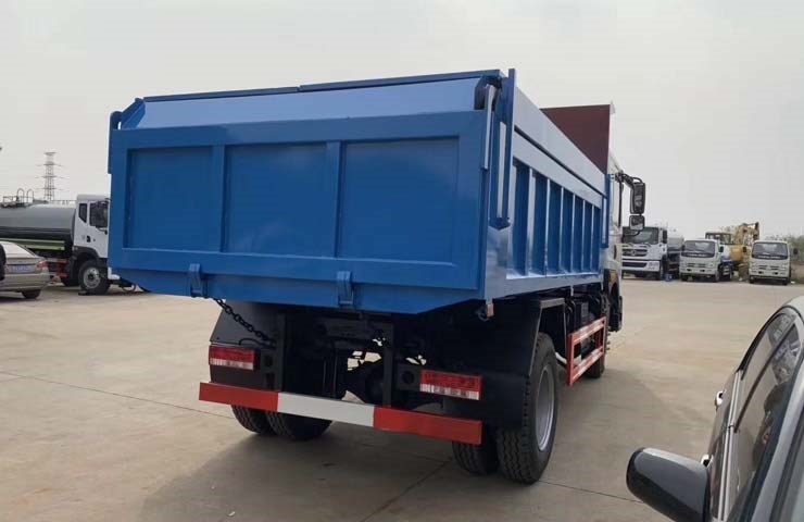 東風(fēng)D9多利卡12-14立方密封自卸式垃圾車