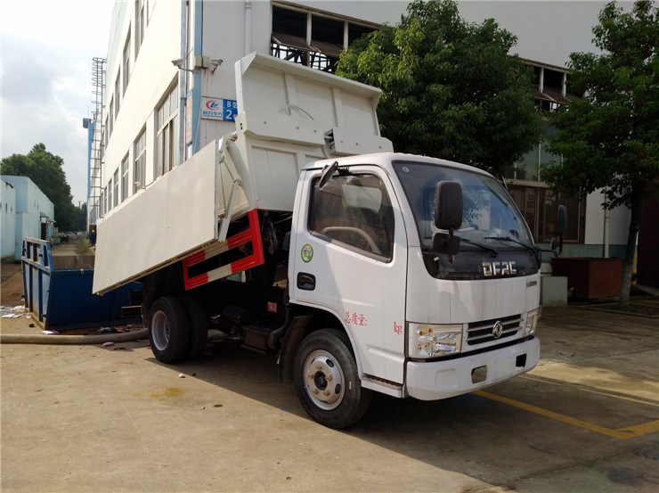 東風(fēng)小多利卡5-6立方密封自卸式垃圾車