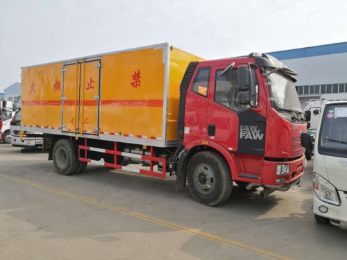 解放6米2(9.9噸)爆破器材車