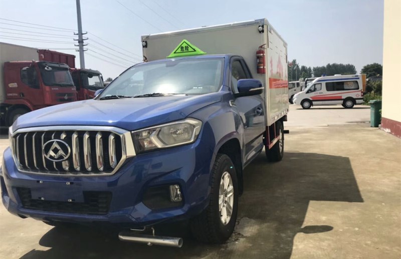 大通柴油四驅(qū)皮卡爆破器材車