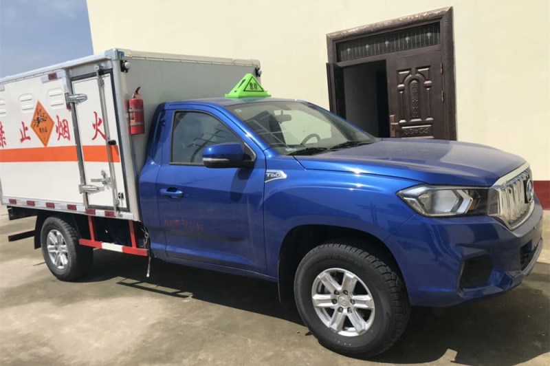 大通柴油四驅(qū)皮卡爆破器材車