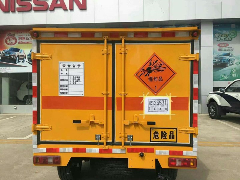 四驅(qū)皮卡民爆車