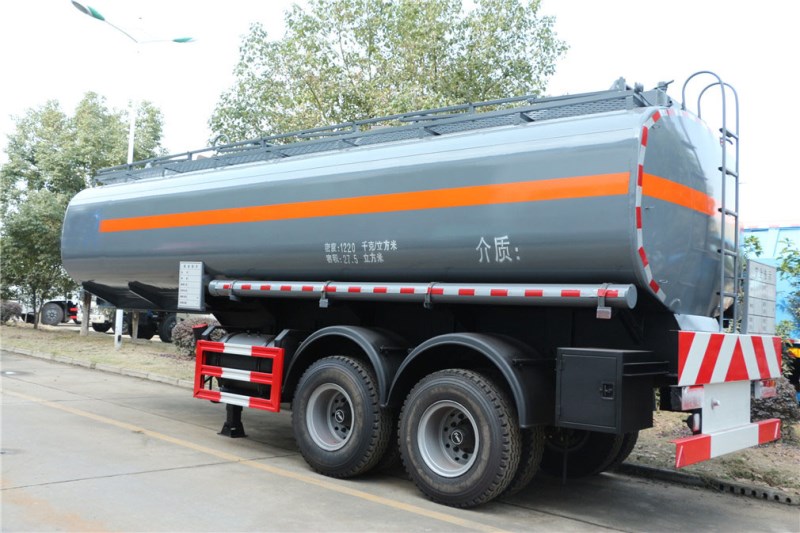 CLW9350GFW型腐蝕性物品罐式運輸半掛車