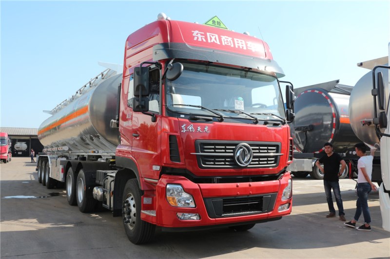 東風(fēng)天龍(40-55L)鋁合金運(yùn)油半掛車