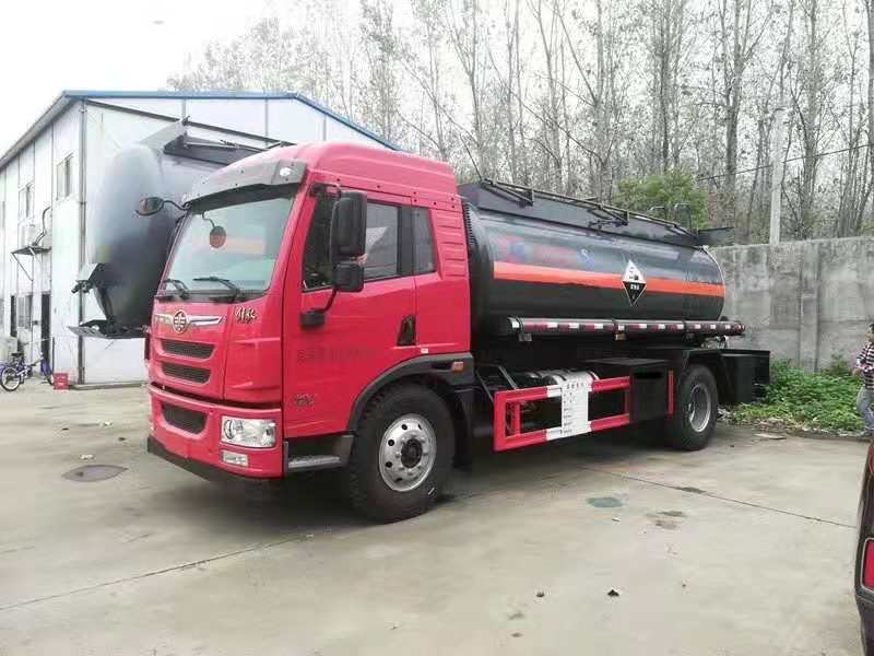 解放單橋8.8方鹽酸運(yùn)輸車
