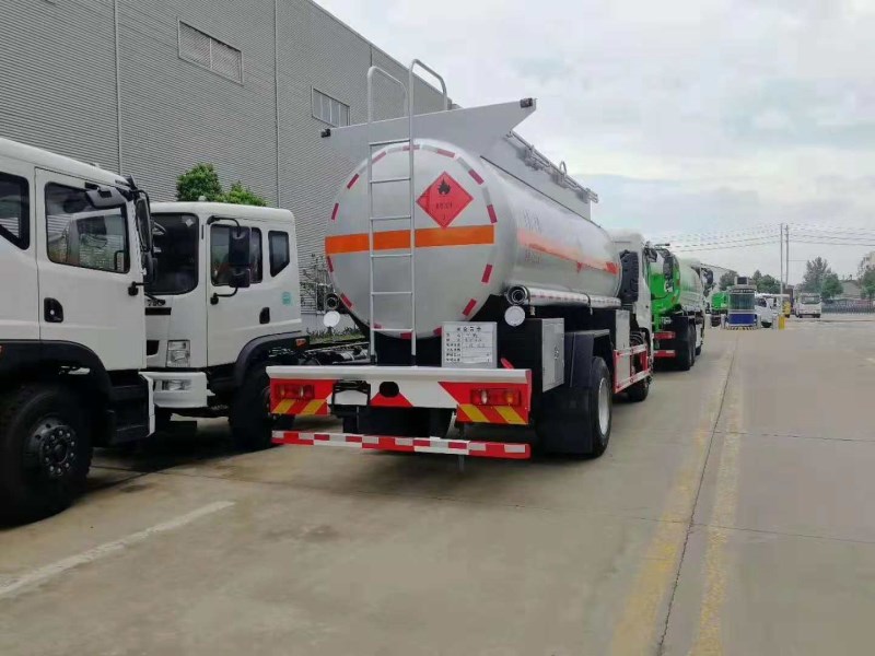 東風(fēng)天錦單橋15方甲醇罐式運(yùn)輸車